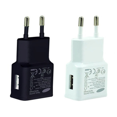 Adaptador de corriente universal USB Negro